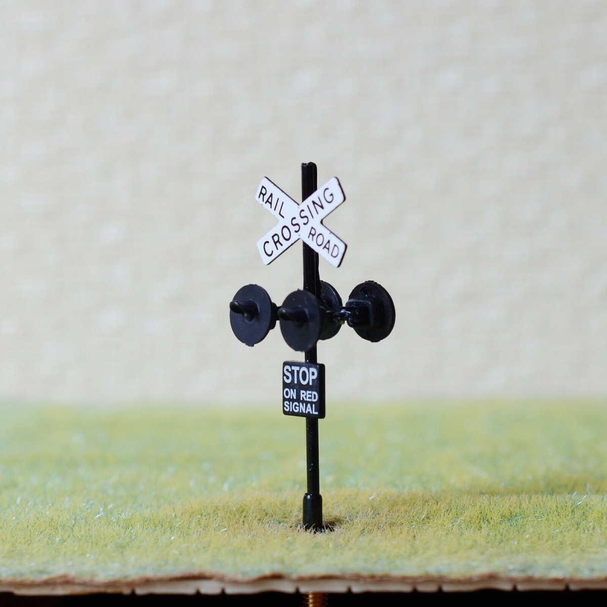 1 x HO scale railroad grade crossing signals LED made 4 target black #X